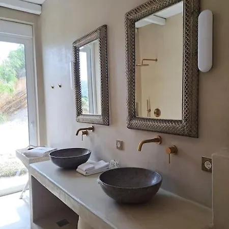 Greek Islands On 'gourna' Villa *